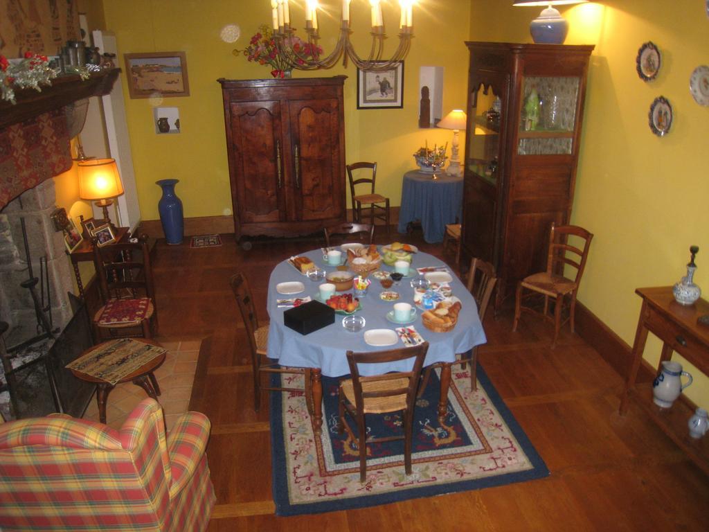 Bed and Breakfast Le Logis Des Tourelles Beaupreau Екстер'єр фото